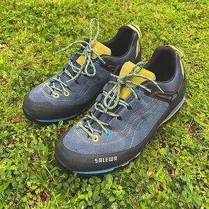 Women’s Salewa GTX MTN Trainer Pelle - size 9.5 US - vibram sole + goretex